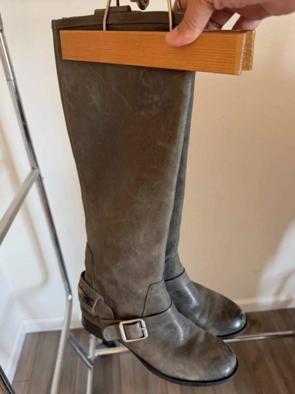 lucky brand womens riding boots size 8 gray with feather embroidery